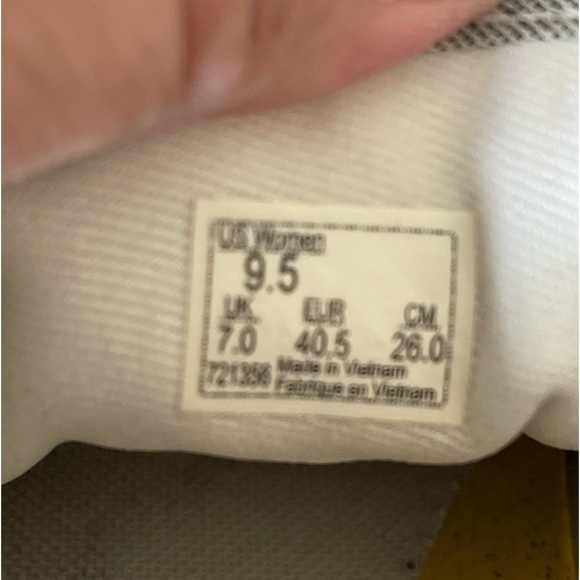 Vans women’s size 9.5 - Picture 9 of 17